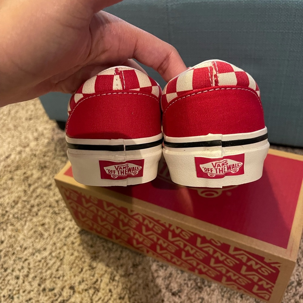 Vans - Picture 3 of 5